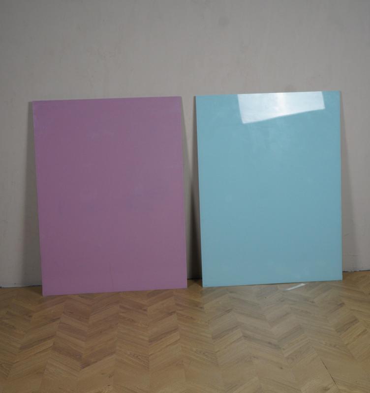 Litex glas whiteboard 120x80 set forfra i lilla og blå – moderne tavle til vægophæng